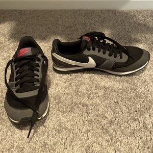 Nike Women’s Sneakers - size 7
